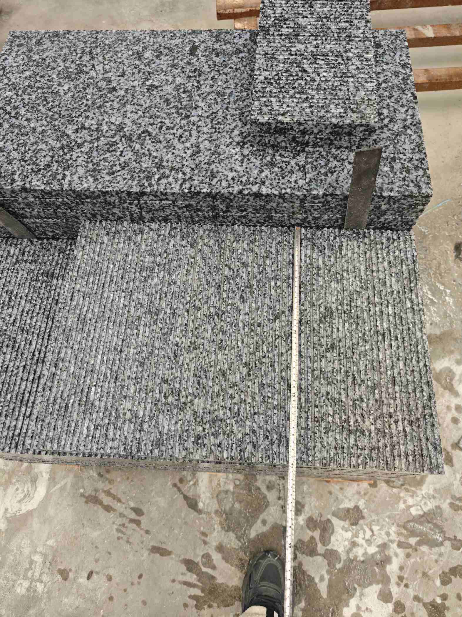 张家界芝麻黑拉丝面