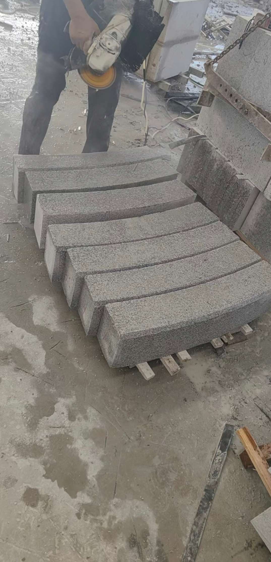 张家界芝麻白弧形路牙石
