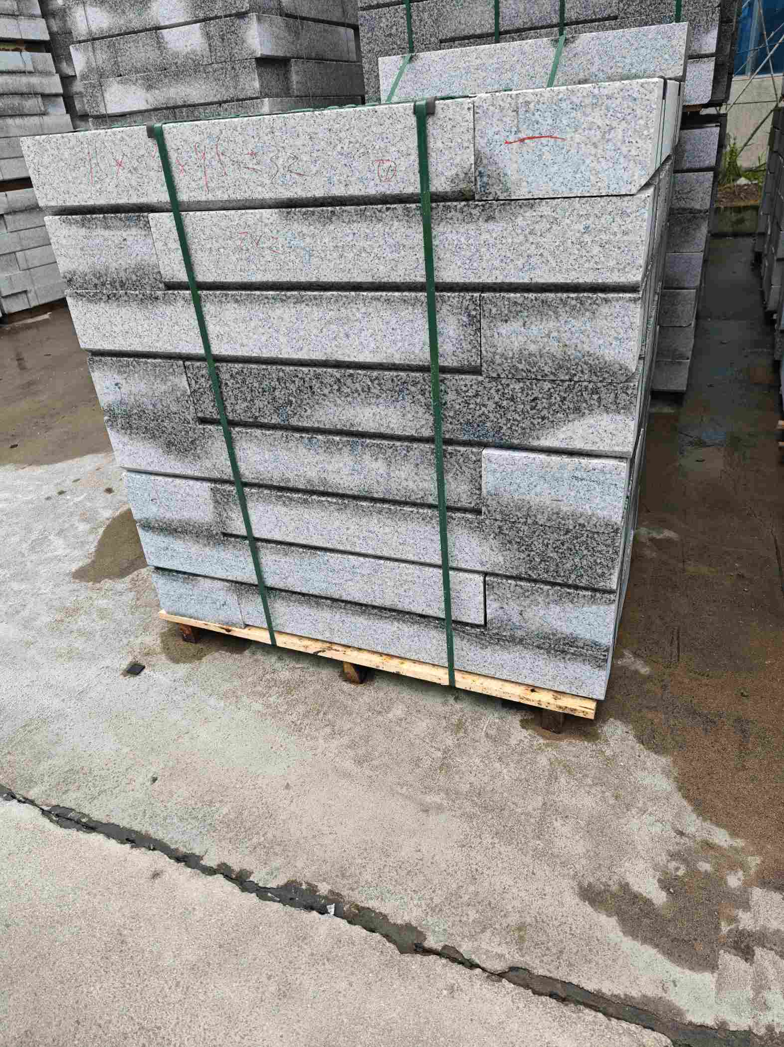 张家界芙蓉白路牙石，马路牙子