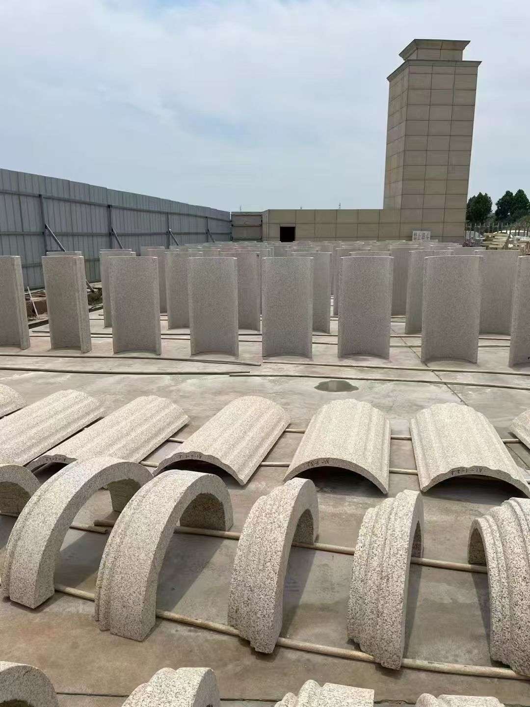 张家界黄金麻别墅柱皮 异形 线条定制